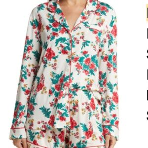 Nordstrom Moonlight Long Sleeve Shorts Pajamas
FESTIVE FLORAL, Size small